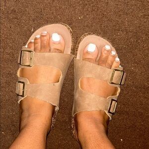 WELL WORN SANDAL DISTRESSED COMFORT